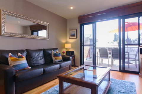 Cloisters - Accommodation Redcliffe 4