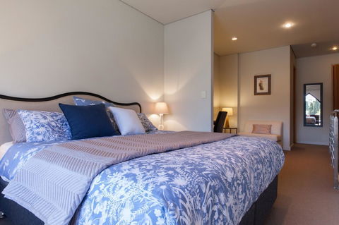 Cloisters - Accommodation Redcliffe 10