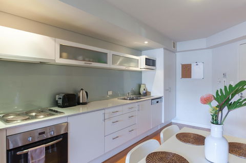 Cloisters - Accommodation Redcliffe 3