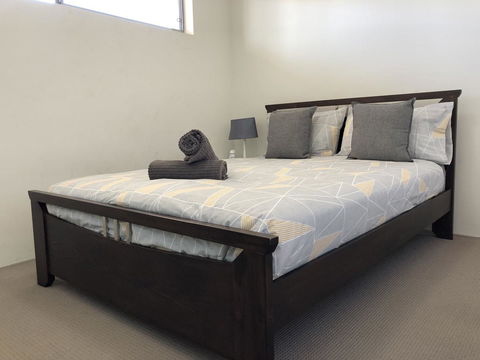 Gerring Court With Free 1 Car Bay Parking - Accommodation Redcliffe 3