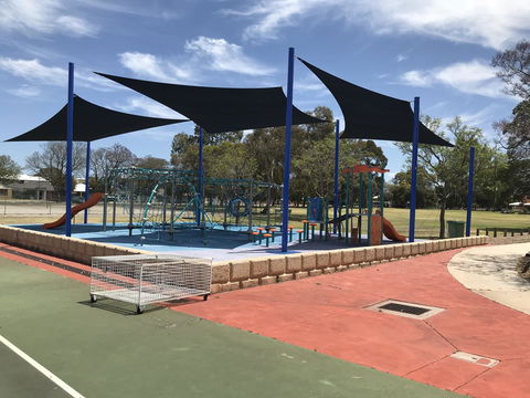 Gerring Court With Free 1 Car Bay Parking - Accommodation Redcliffe 21