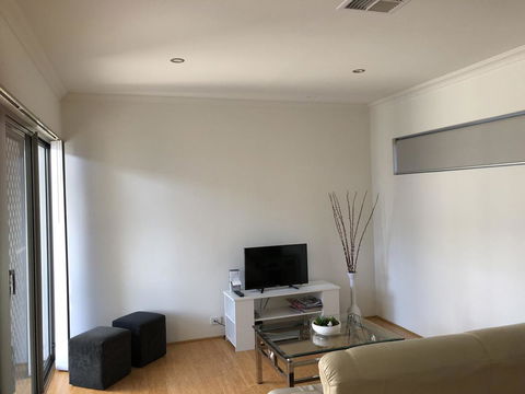 Gerring Court With Free 1 Car Bay Parking - Accommodation Redcliffe 13