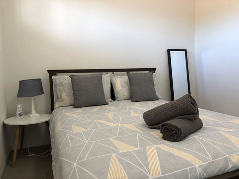 Gerring Court With Free 1 Car Bay Parking - Accommodation Redcliffe 5