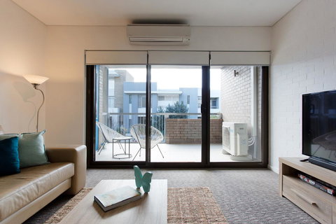 Beachside Living - South Fremantle - Accommodation Redcliffe 13