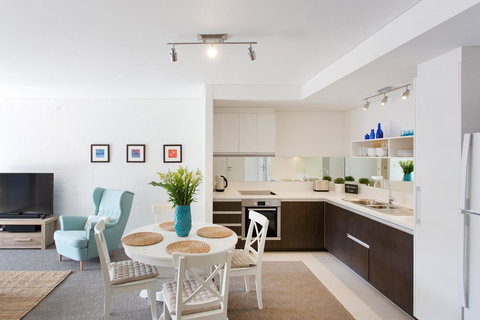Beachside Living - South Fremantle - Accommodation Redcliffe 10