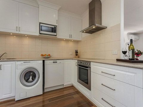 Attadale Excutive Villa - Accommodation Redcliffe 15