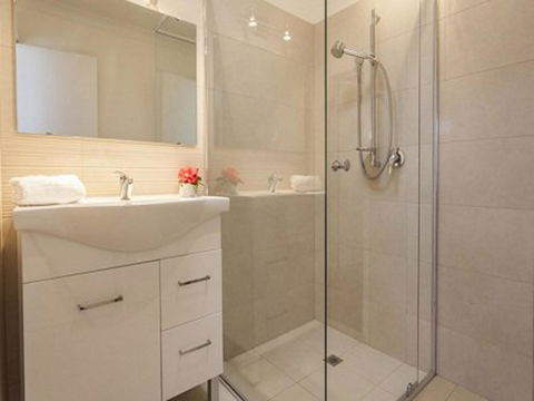 Attadale Excutive Villa - Accommodation Redcliffe 12