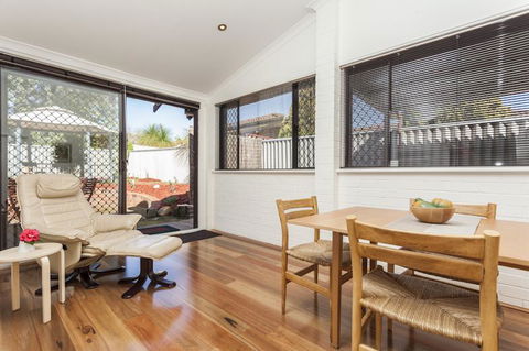 Attadale Excutive Villa - Accommodation Redcliffe 10