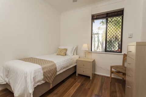 Attadale Excutive Villa - Accommodation Redcliffe 16