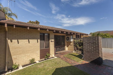 Attadale Excutive Villa - Accommodation Redcliffe 1