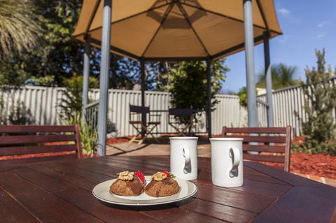 Attadale Excutive Villa - Accommodation Redcliffe 7
