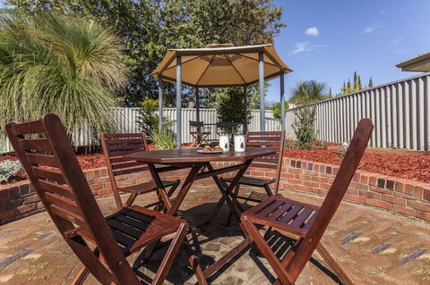 Attadale Excutive Villa - Accommodation Redcliffe 6