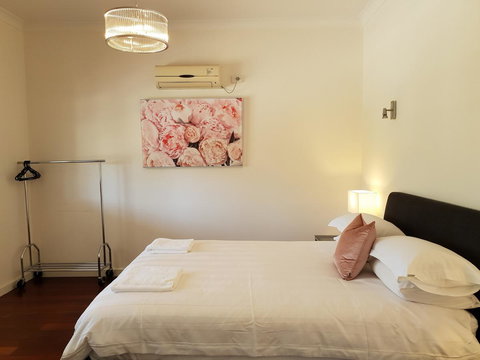 Leisurely Manor - Spacious Three Bedroom Home In Fremantle - Accommodation Redcliffe 1