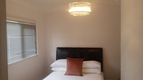 Leisurely Manor - Spacious Three Bedroom Home In Fremantle - Accommodation Redcliffe 7
