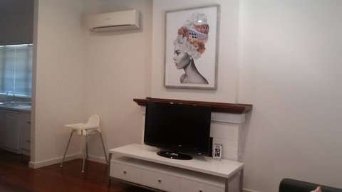 Leisurely Manor - Spacious Three Bedroom Home In Fremantle - Accommodation Redcliffe 6