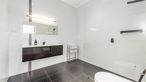 Leisurely Manor - Spacious Three Bedroom Home In Fremantle - Accommodation Redcliffe 8