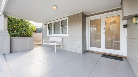 Leisurely Manor - Spacious Three Bedroom Home In Fremantle - Accommodation Redcliffe 17