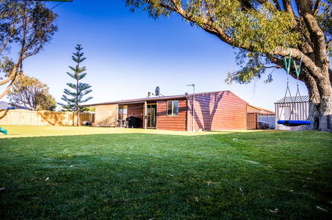 The Bothy Lancelin Family Retreat - Accommodation Redcliffe 1