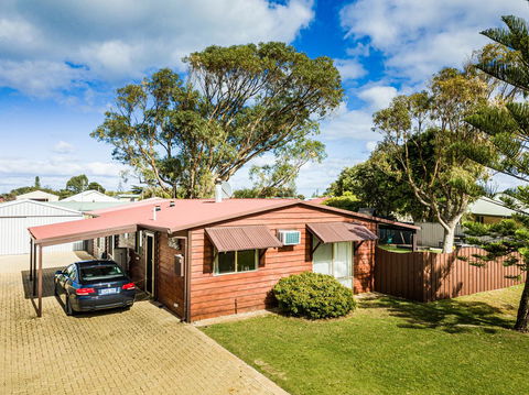 The Bothy Lancelin Family Retreat - Accommodation Redcliffe 3