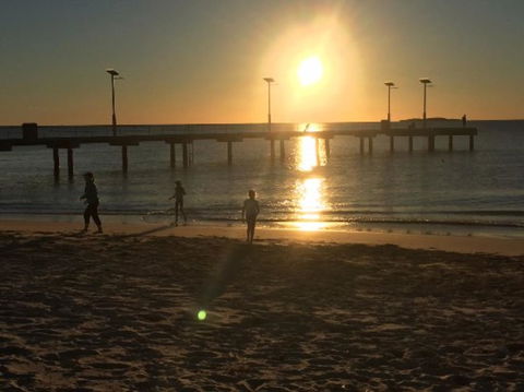 Don\'t Worry Be Happy - Accommodation Redcliffe 2