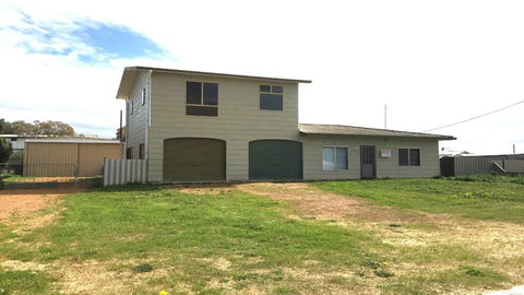 Don\'t Worry Be Happy - Accommodation Redcliffe 0