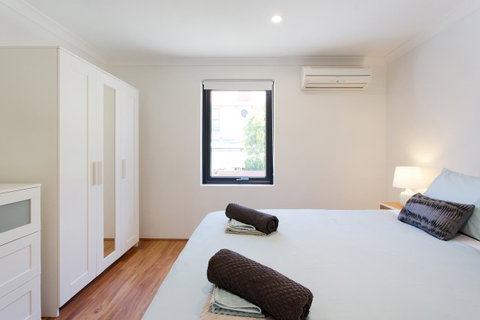 Monument Hill Townhouse - Fremantle - Accommodation Redcliffe 7