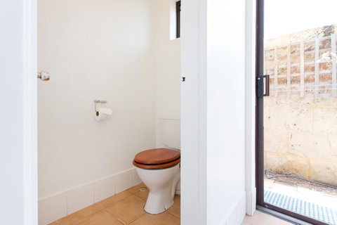 Monument Hill Townhouse - Fremantle - Accommodation Redcliffe 21