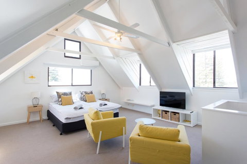 Monument Hill Townhouse - Fremantle - Accommodation Redcliffe 0