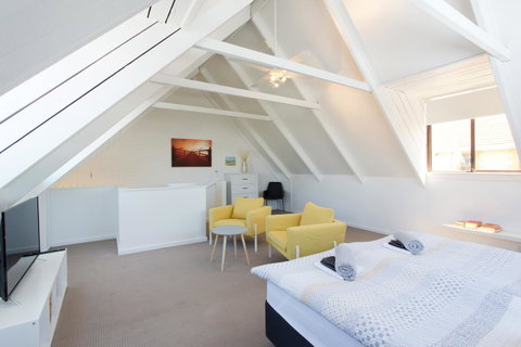 Monument Hill Townhouse - Fremantle - Accommodation Redcliffe 2