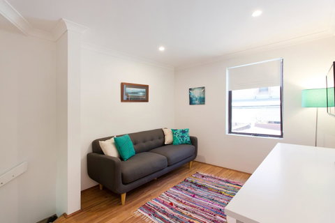 Monument Hill Townhouse - Fremantle - Accommodation Redcliffe 9