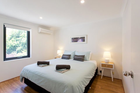Monument Hill Townhouse - Fremantle - Accommodation Redcliffe 6