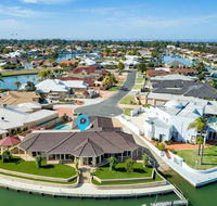 LA ANCHOR ON THE CANALS MANDURAH - Accommodation Redcliffe
