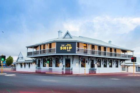 Nightcap At The Ship Inn - Accommodation Redcliffe 4