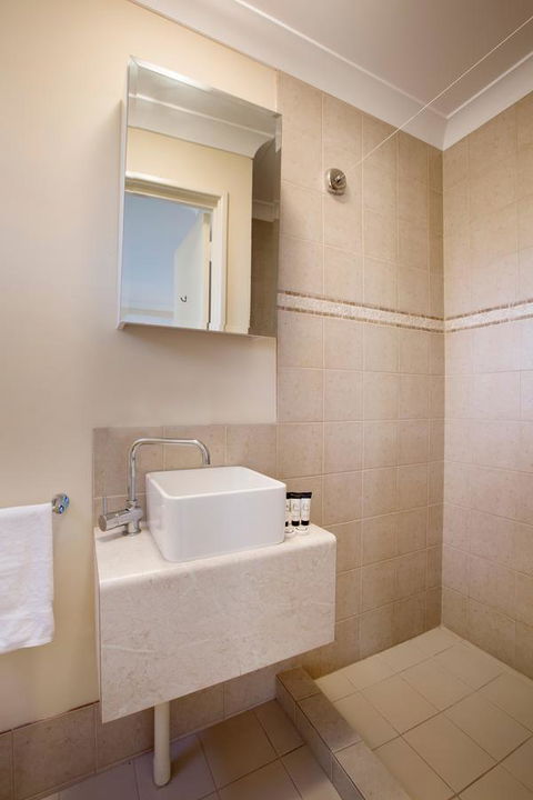 Nightcap At The Ship Inn - Accommodation Redcliffe 3