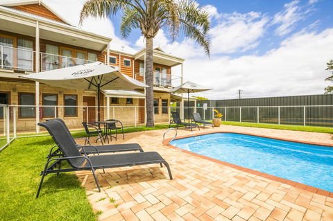 Nightcap At The Ship Inn - Accommodation Redcliffe 15