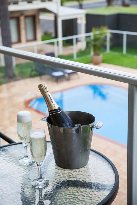 Nightcap At The Ship Inn - Accommodation Redcliffe 40