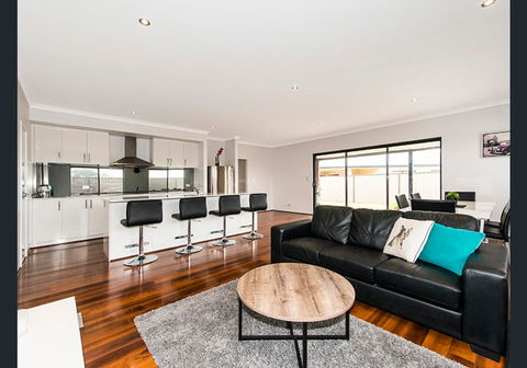 Vacation Home - Accommodation Redcliffe 9