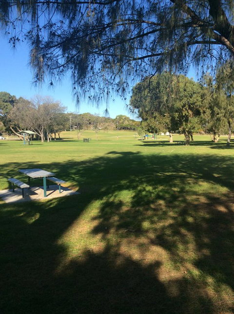 Crossland House - Accommodation Redcliffe 2