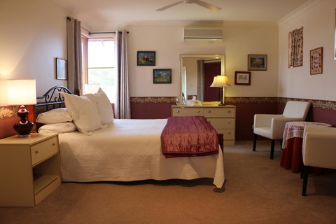 Crossland House - Accommodation Redcliffe 16