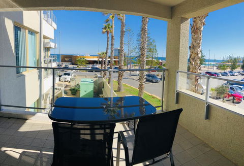 Sandcastles At The Beach Outstanding Location! - Accommodation Redcliffe 3