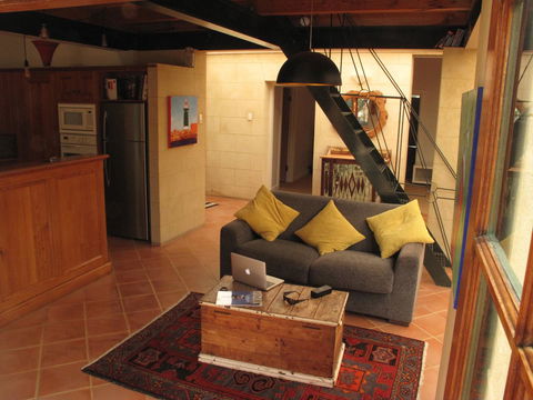 The Russell House - Accommodation Redcliffe 4