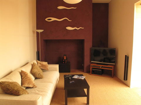 The Russell House - Accommodation Redcliffe 7