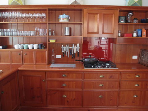 The Russell House - Accommodation Redcliffe 2