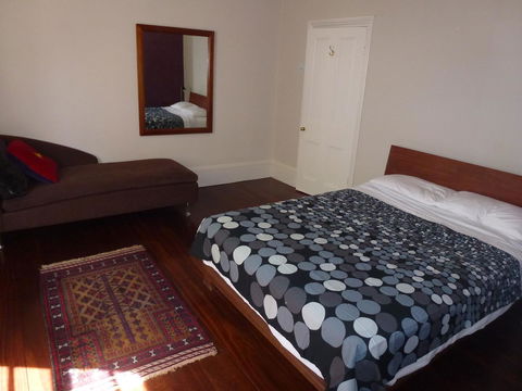 The Russell House - Accommodation Redcliffe 9