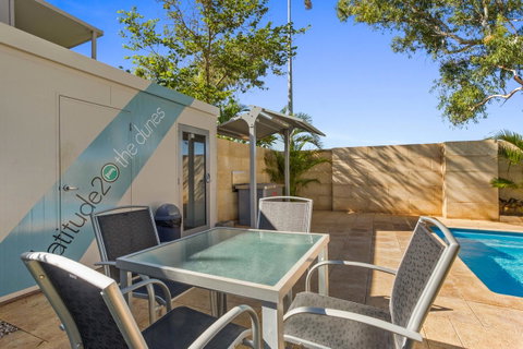 Latitude20 The Dunes - Accommodation Redcliffe 12
