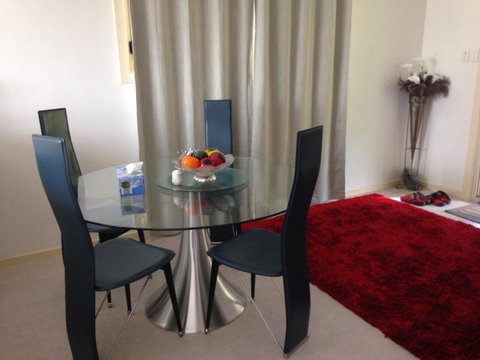 Bright & Beautiful Home On The Hills! - Accommodation Redcliffe 9