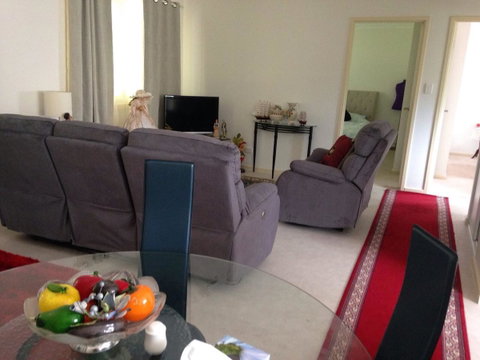 Bright & Beautiful Home On The Hills! - Accommodation Redcliffe 8