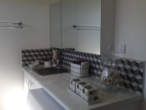 Bright & Beautiful Home On The Hills! - Accommodation Redcliffe 23