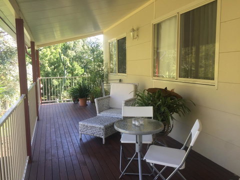 Bright & Beautiful Home On The Hills! - Accommodation Redcliffe 3