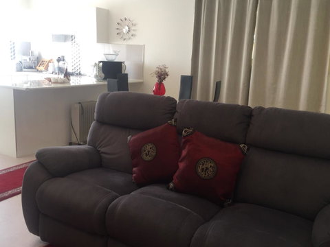 Bright & Beautiful Home On The Hills! - Accommodation Redcliffe 7